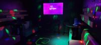 Salle karaoké privée autonome avec karafun dans une ambiance disco